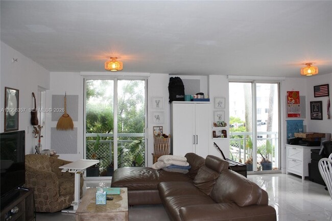 Building Photo - 1701 Sunset Harbour Dr