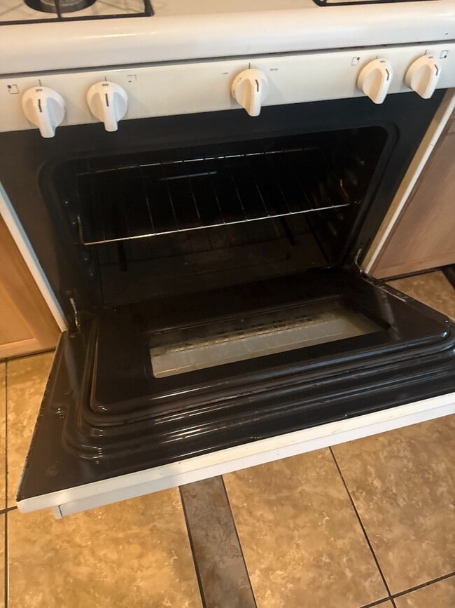 Building Photo - Updated 3-Bedroom Home in South Chicago – Rent: $1,350/Month