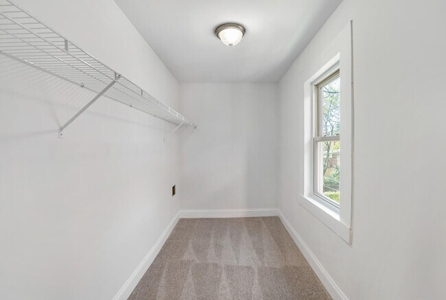 Building Photo - 1723 Hollins St