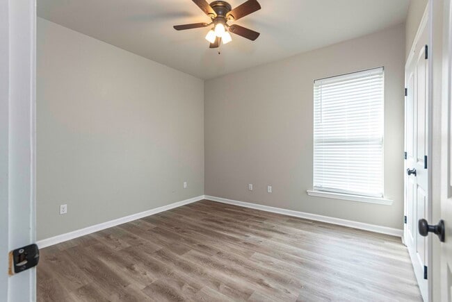 Building Photo - 3 Bedroom 2 bath for rent