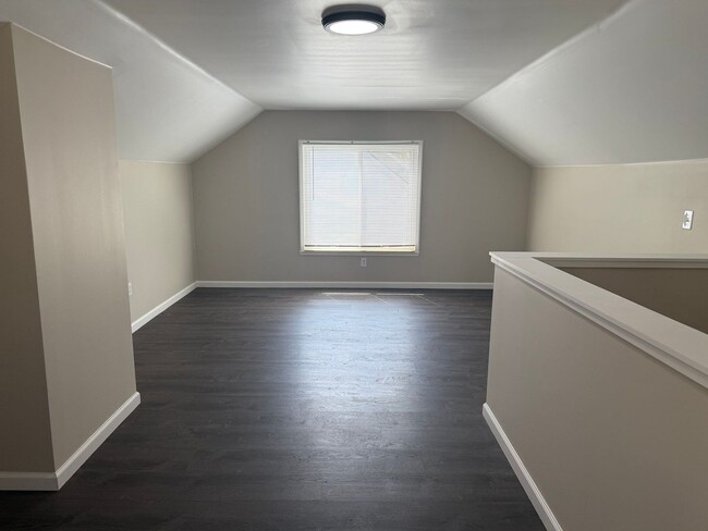 Building Photo - Renovated 3-Bedroom Home – We Welcome Sect...