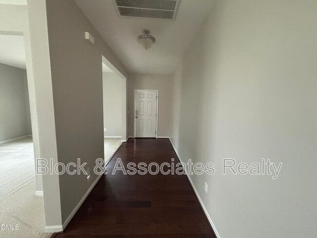 Building Photo - 4 White Spruce Ct