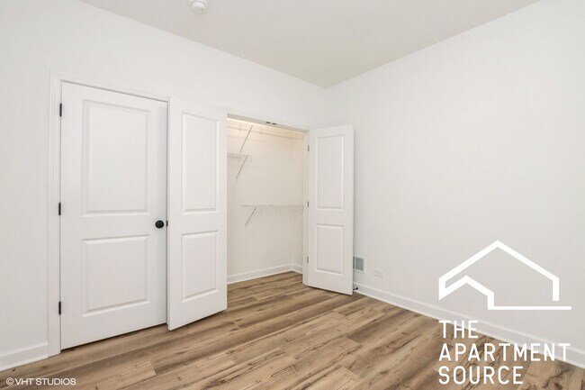 Building Photo - 5126 S Kenwood Ave
