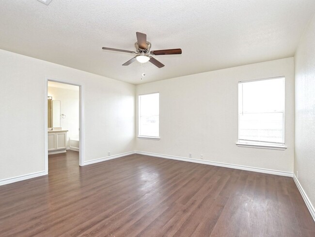 Building Photo - Beautiful 4 Bedroom / 2 Bath Home in Eagle...