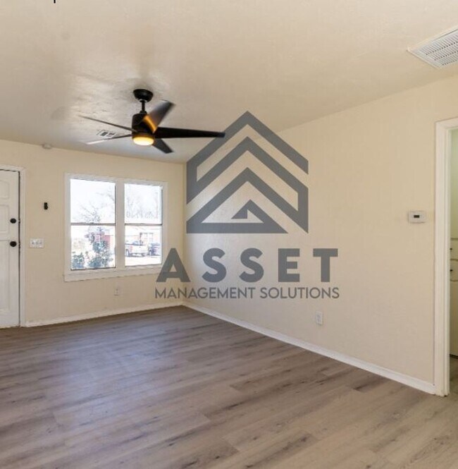 Building Photo - 422 E Northrup Dr