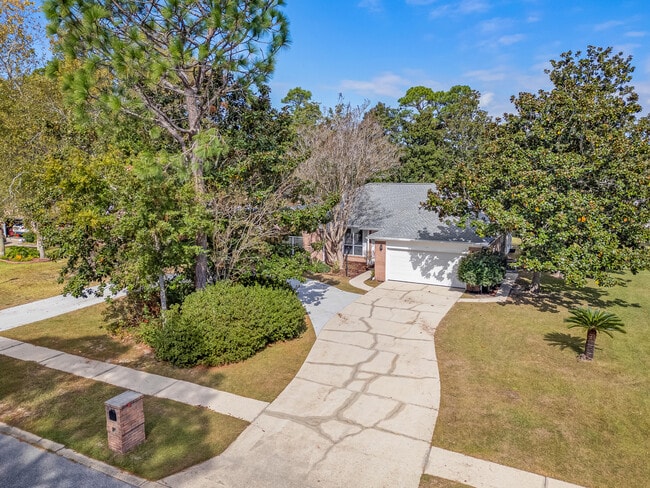 Building Photo - 114 Dana Pointe