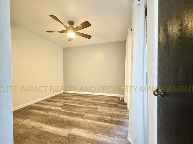 Building Photo - 1981 N Terraza de la Cienega