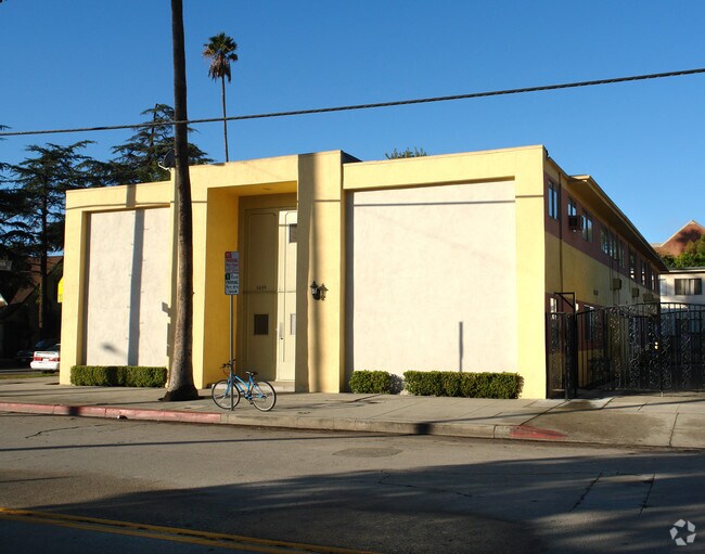 Building Photo - 5245 Bakman Ave.