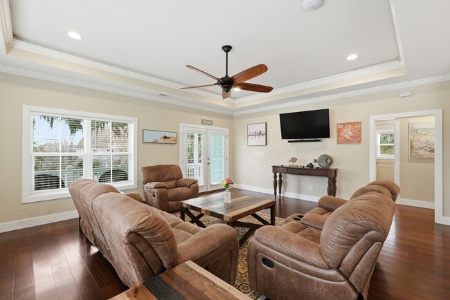 Building Photo - Prime Coastal Location!