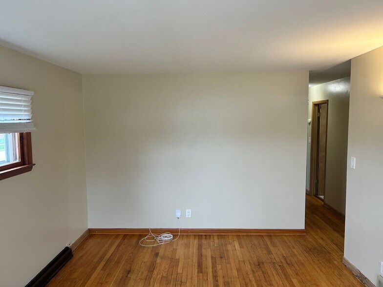 Building Photo - 421-423 Beech St