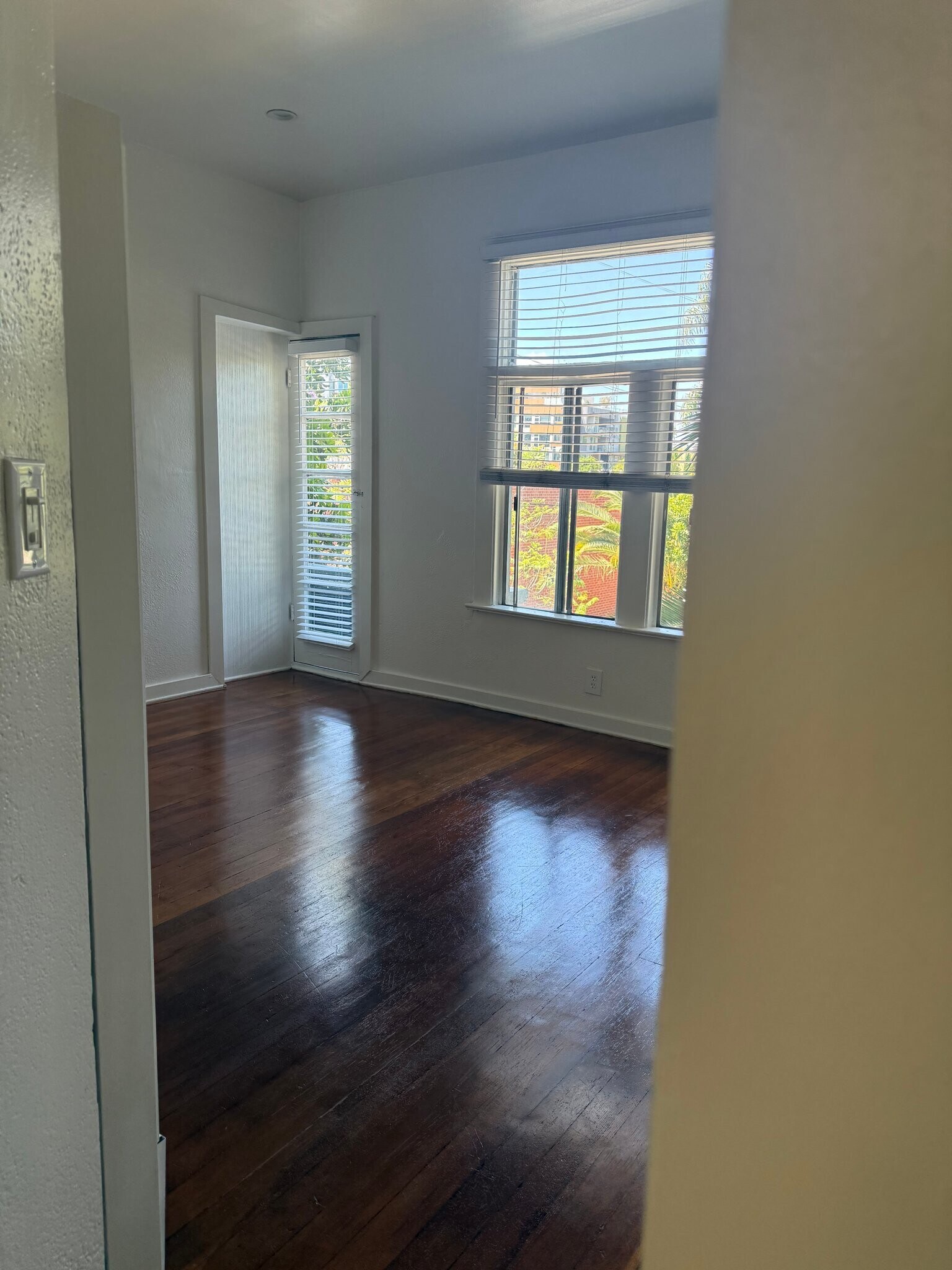 Building Photo - 1114 N Poinsettia Pl