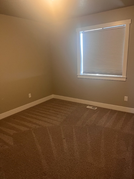 Building Photo - 2475 W 500 N