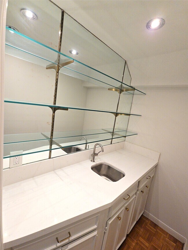 Building Photo - 9731 Briar Forest Dr