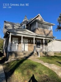 Building Photo - One bedroom one bathroom second level apar...