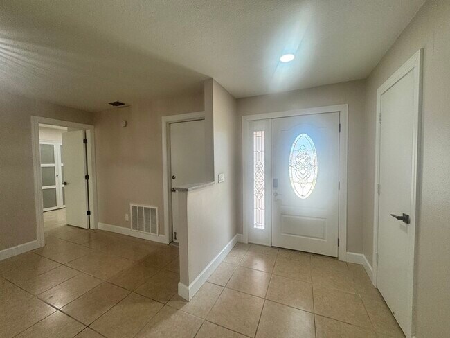 Building Photo - Fully Renovated Palm Harbor Home