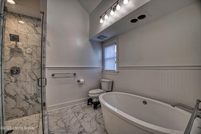 Building Photo - 711 Bedfordshire Rd