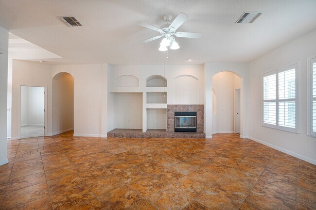 Building Photo - Spacious 3-Bed Home in Magnolia Plantation...