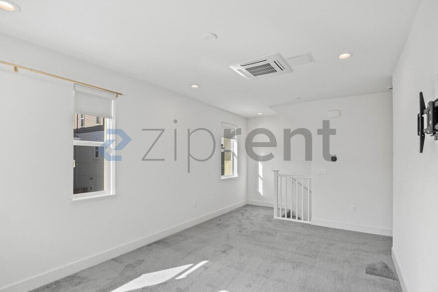 Building Photo - 1107 Lorenzini Lp