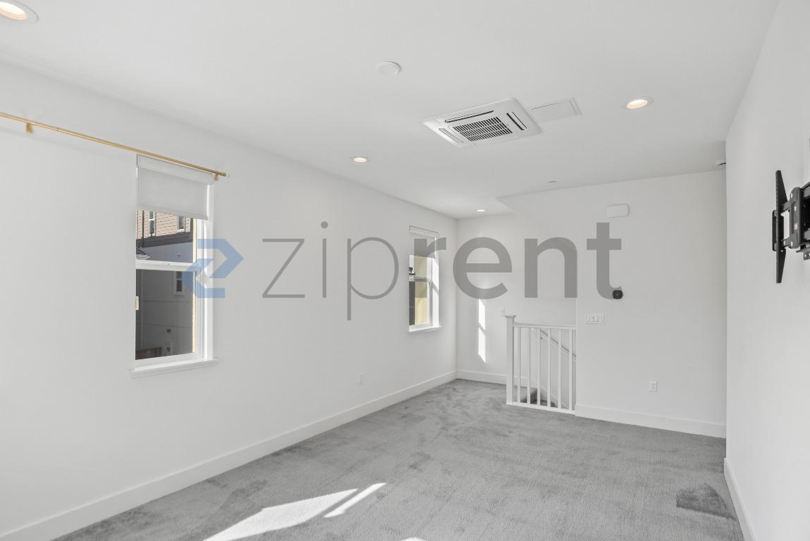 Building Photo - 1107 Lorenzini Lp