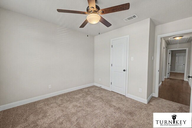 Building Photo - 1324-1328 White Sand Dr