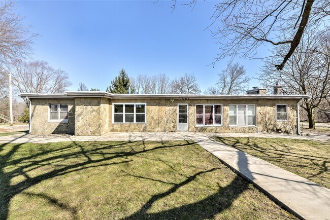Primary Photo - 7200 Whitmore Lake Rd