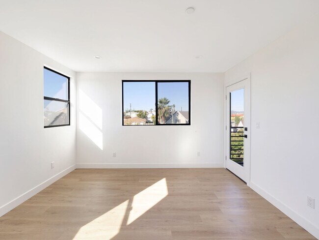 Building Photo - 1856 Redondo Blvd