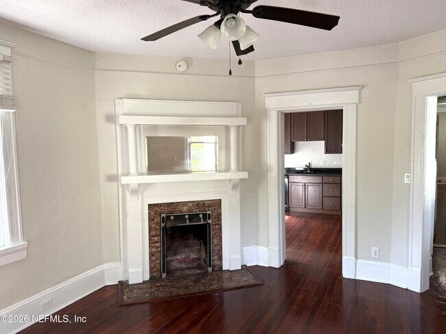 Building Photo - 2116 Herschel St