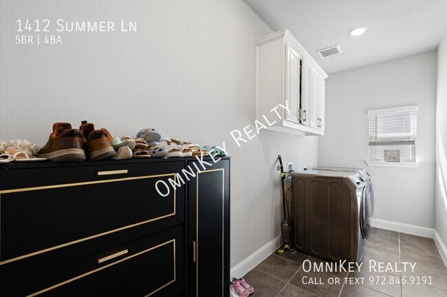 Building Photo - 1412 Summer Ln