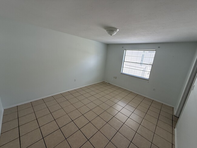 Building Photo - 1211 4th St W