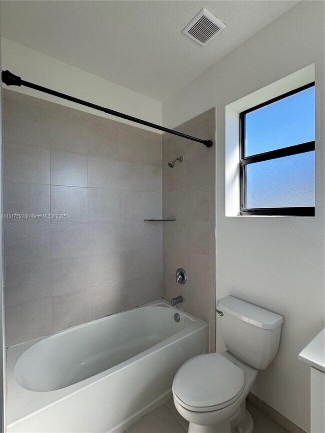 Building Photo - 613 NE 208th Terrace