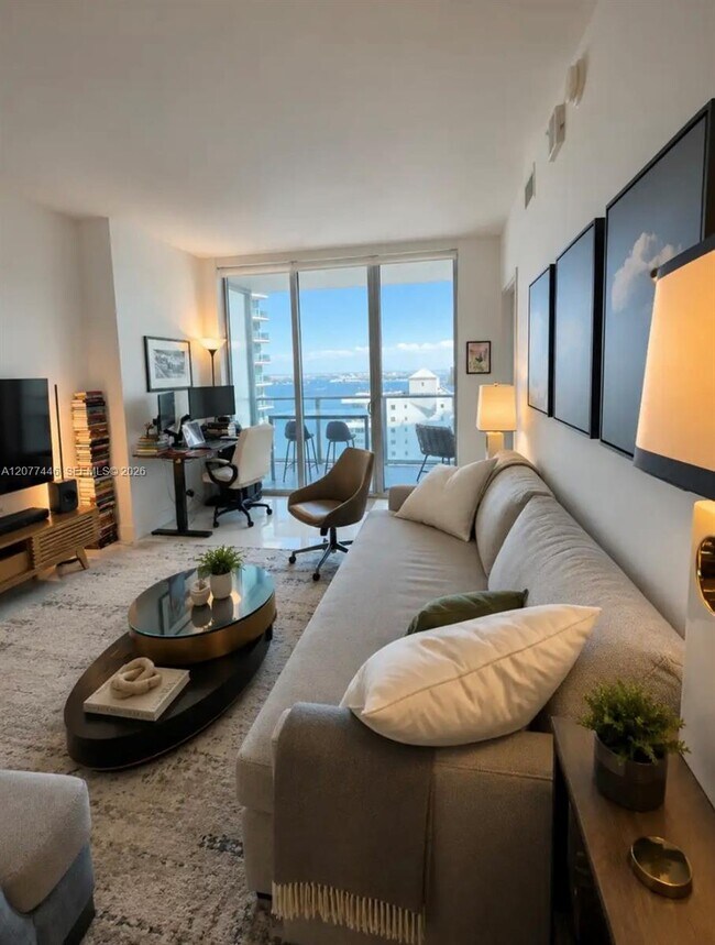Building Photo - 1300 Brickell Bay Dr