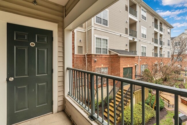 Building Photo - Beautiful 1 Bedroom 1 Bathroom Condo In Much Sought After Exchange At Van Dorn