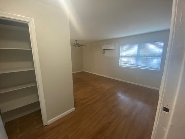 Building Photo - 502 W Alabama St