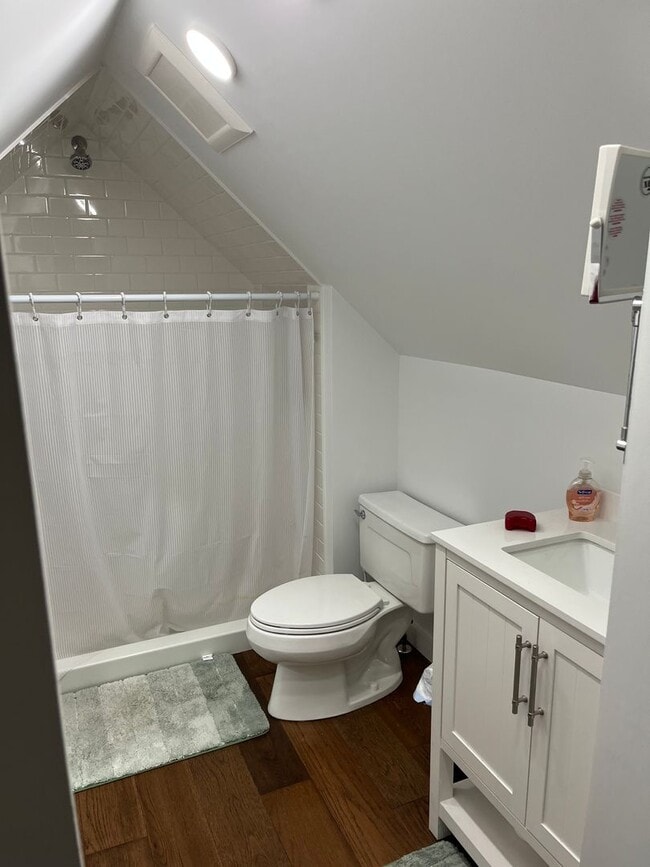 Building Photo - Large 3 bedroom home with a den!