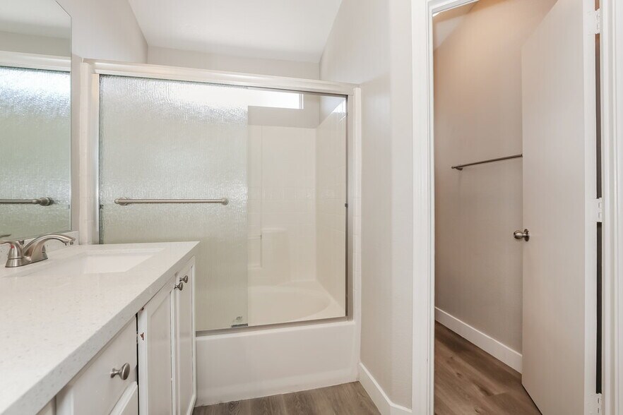 Building Photo - 4421 Ivory Jade Ave