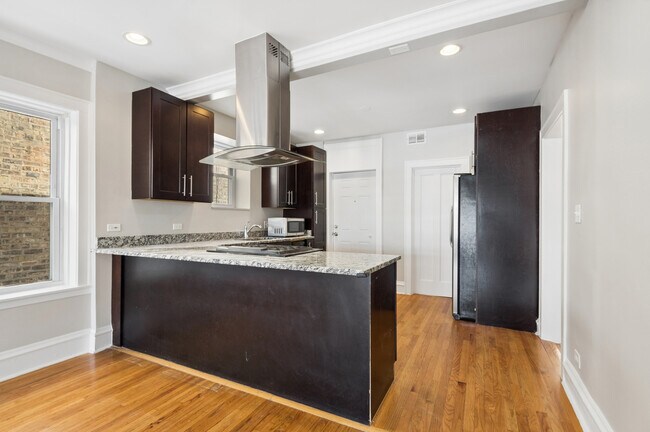 Building Photo - 4945 N Kilpatrick Ave