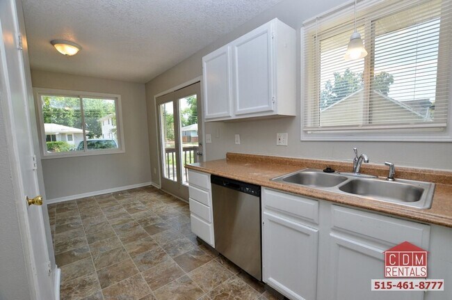 Building Photo - Excellent Des Moines Home