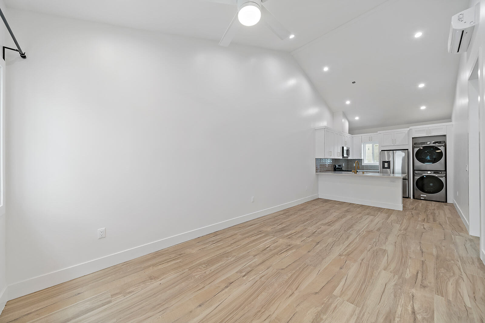 2618 1/2 - 2616 Glendale Blvd