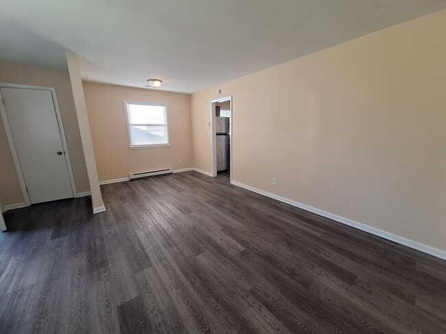 Building Photo - 704 Old Buckroe Rd