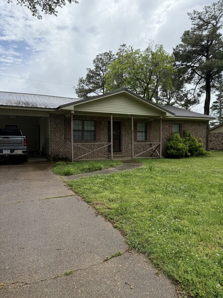 Building Photo - 111 Ada