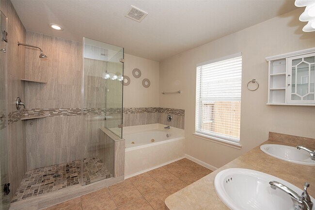 Building Photo - 2753 Foster Hill Dr