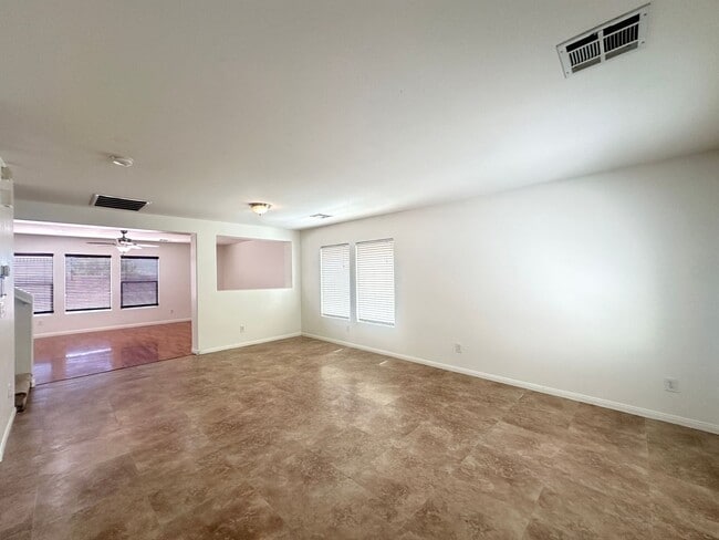 Building Photo - 560 Playa Linda Pl
