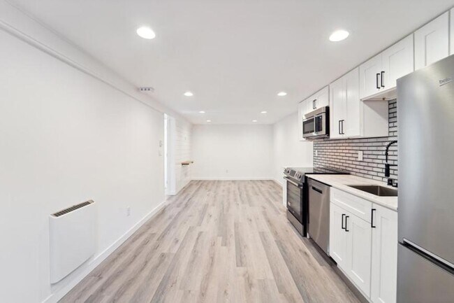 Building Photo - 2 bedroom in Seattle WA 98117