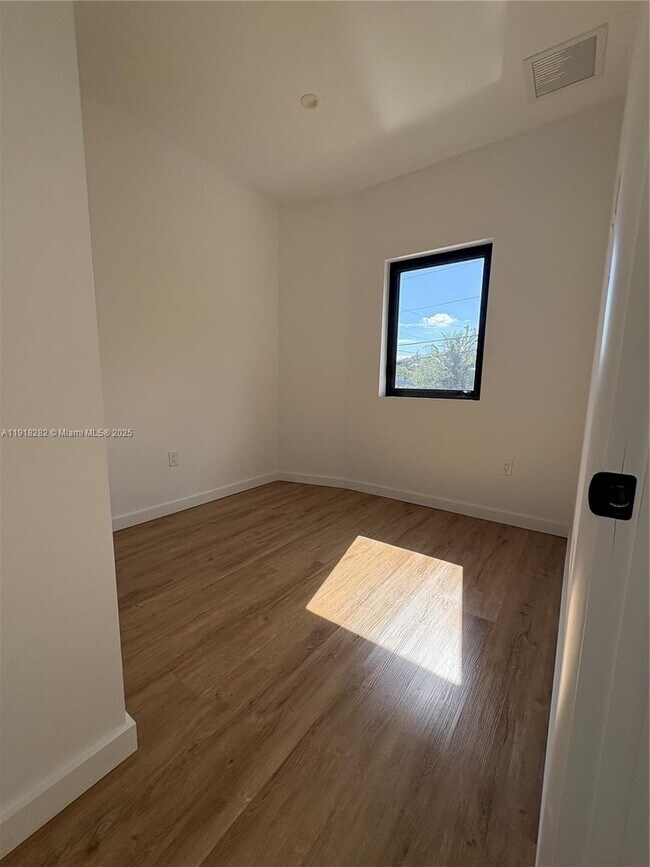 Building Photo - 85 NE 55th St