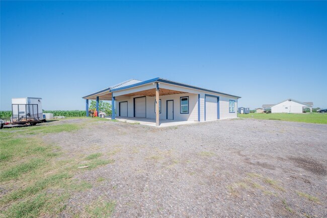 Building Photo - 1015 FM 960 Rd