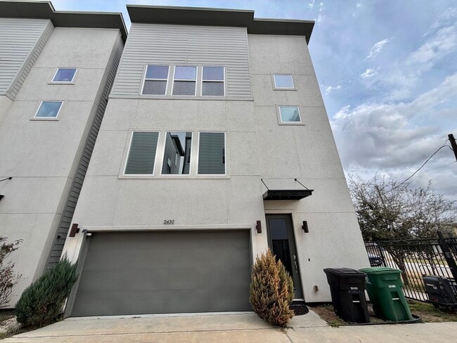 Building Photo - 2632 Bastrop St