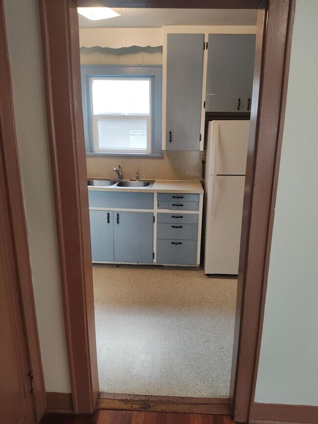 Building Photo - 1825m1