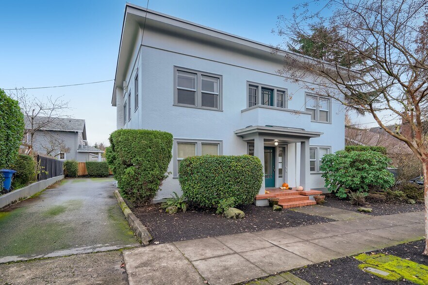 Building Photo - 5134 SE Hawthorne Blvd