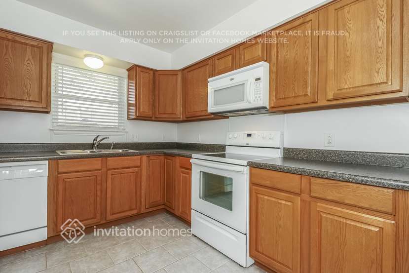 Building Photo - 6402 Big Springs Dr