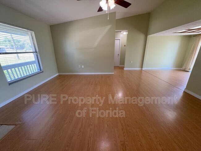 Building Photo - 9 Banyan Course Run